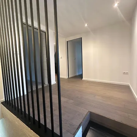 Urbannest Apartment